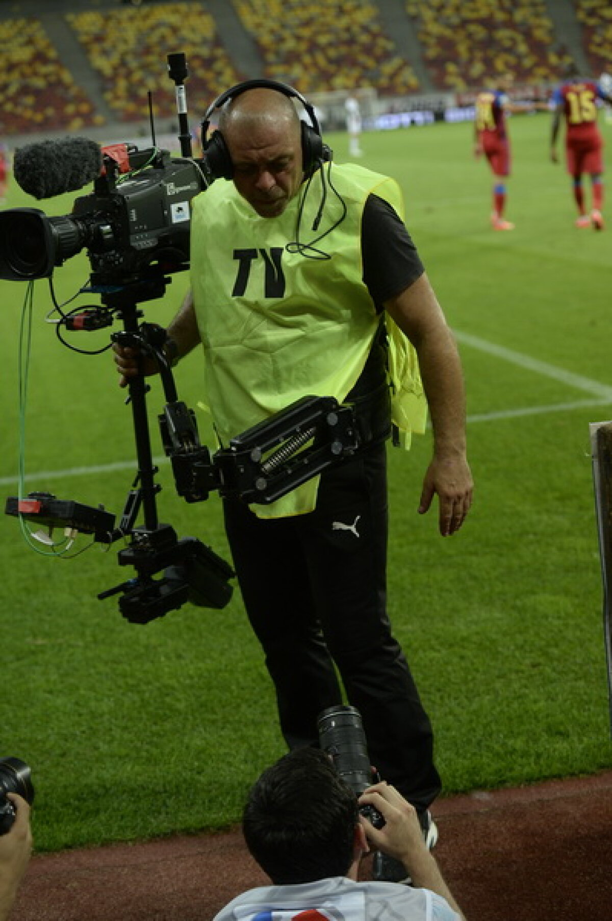 GALERIE FOTO Momente şocante în timpul meciului Steaua - Trencin: "Îţi dau un şut în gură de nu te mai ridici d-aici!"