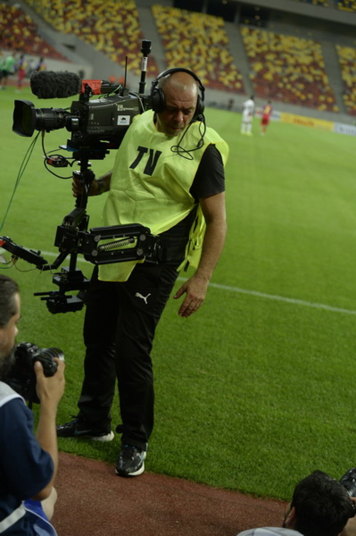 GALERIE FOTO Momente şocante în timpul meciului Steaua - Trencin: "Îţi dau un şut în gură de nu te mai ridici d-aici!"