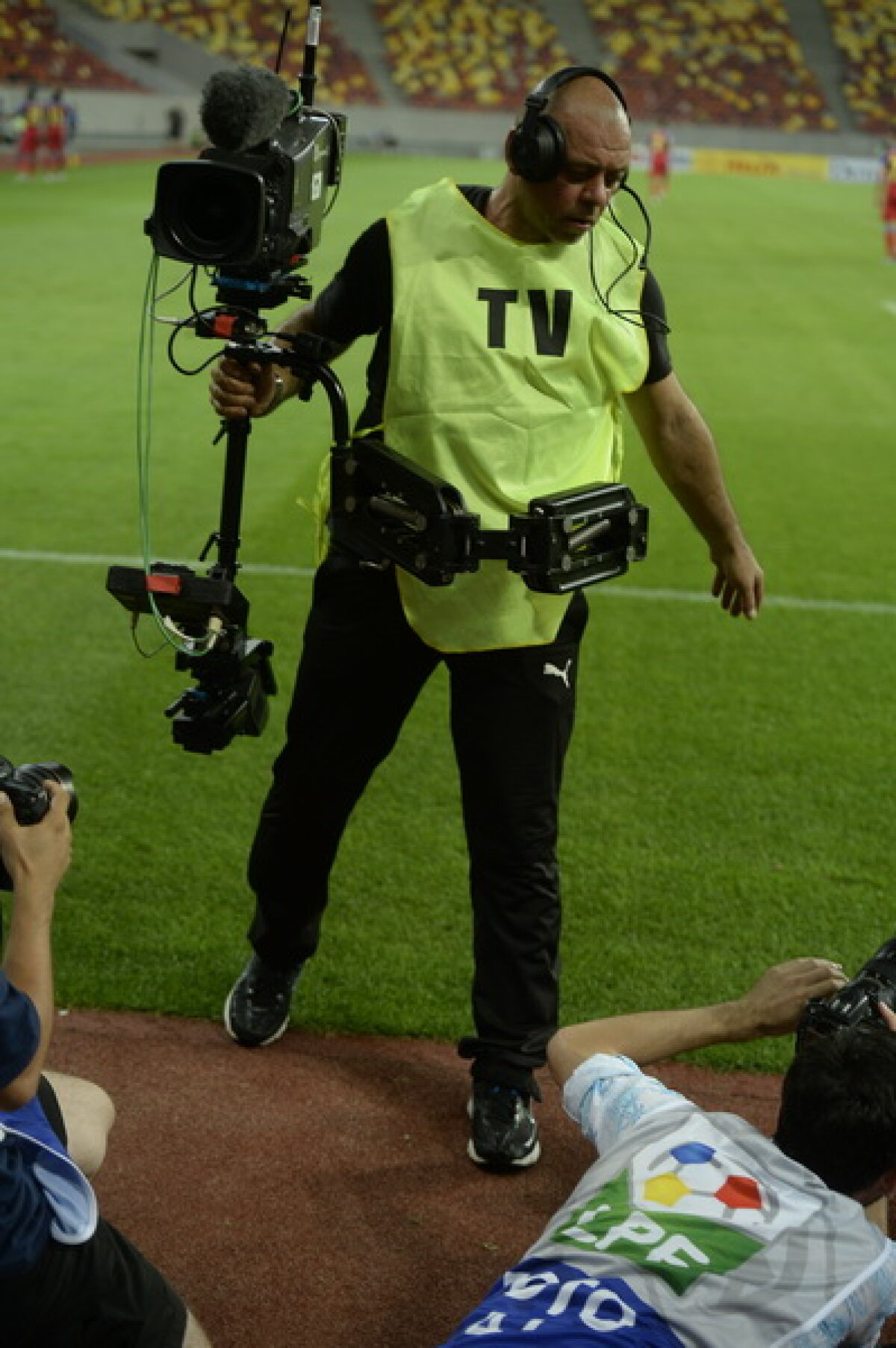 GALERIE FOTO Momente şocante în timpul meciului Steaua - Trencin: "Îţi dau un şut în gură de nu te mai ridici d-aici!"