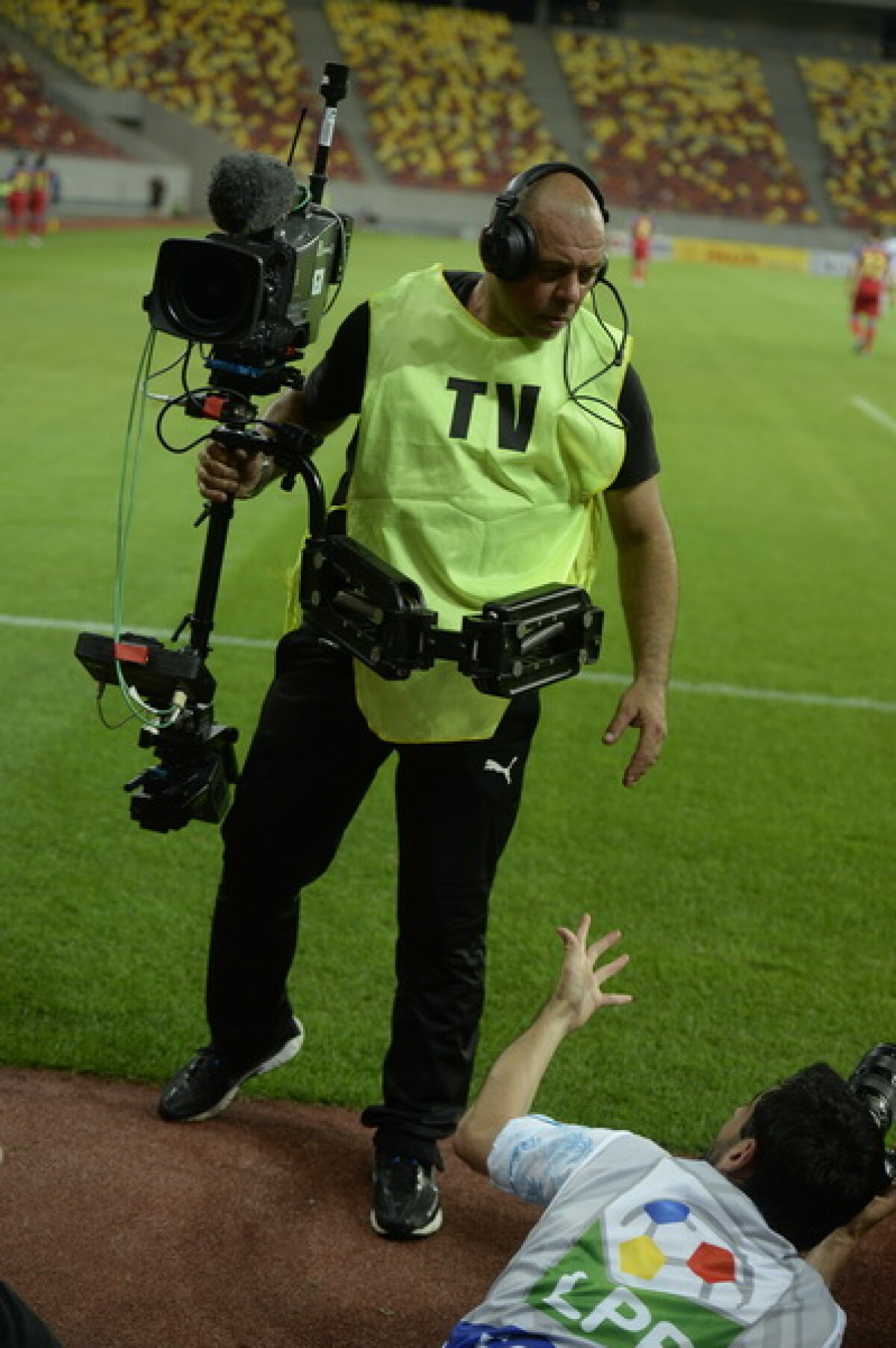 GALERIE FOTO Momente şocante în timpul meciului Steaua - Trencin: "Îţi dau un şut în gură de nu te mai ridici d-aici!"