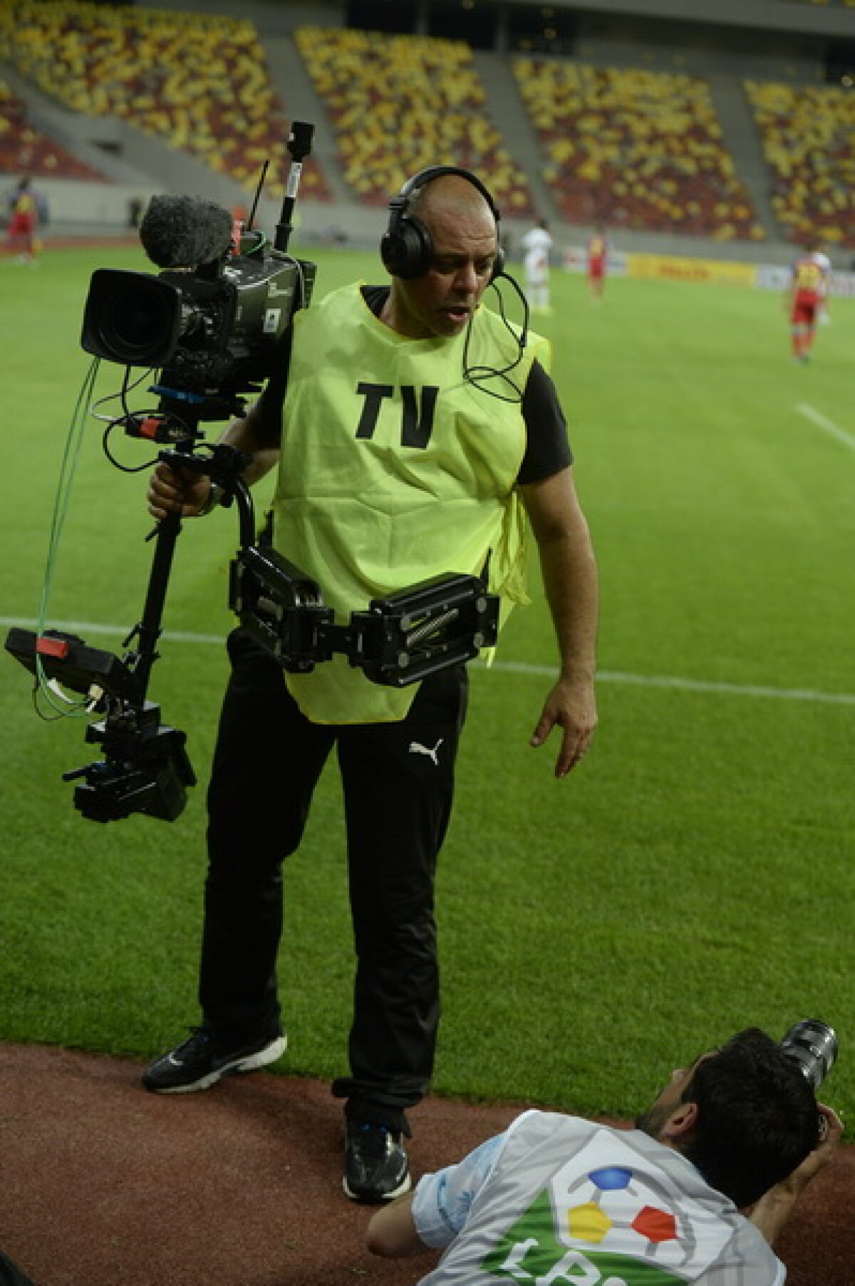 GALERIE FOTO Momente şocante în timpul meciului Steaua - Trencin: "Îţi dau un şut în gură de nu te mai ridici d-aici!"