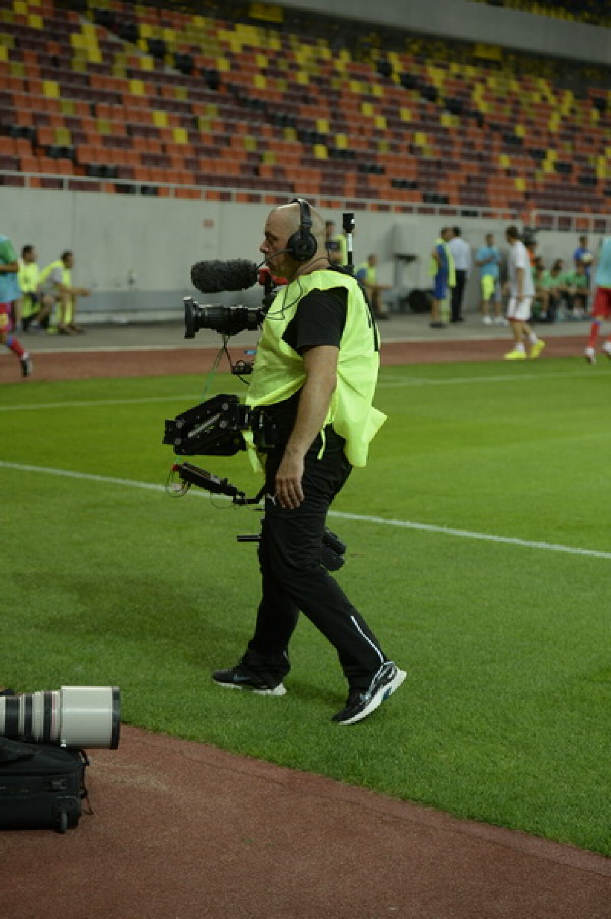 GALERIE FOTO Momente şocante în timpul meciului Steaua - Trencin: "Îţi dau un şut în gură de nu te mai ridici d-aici!"