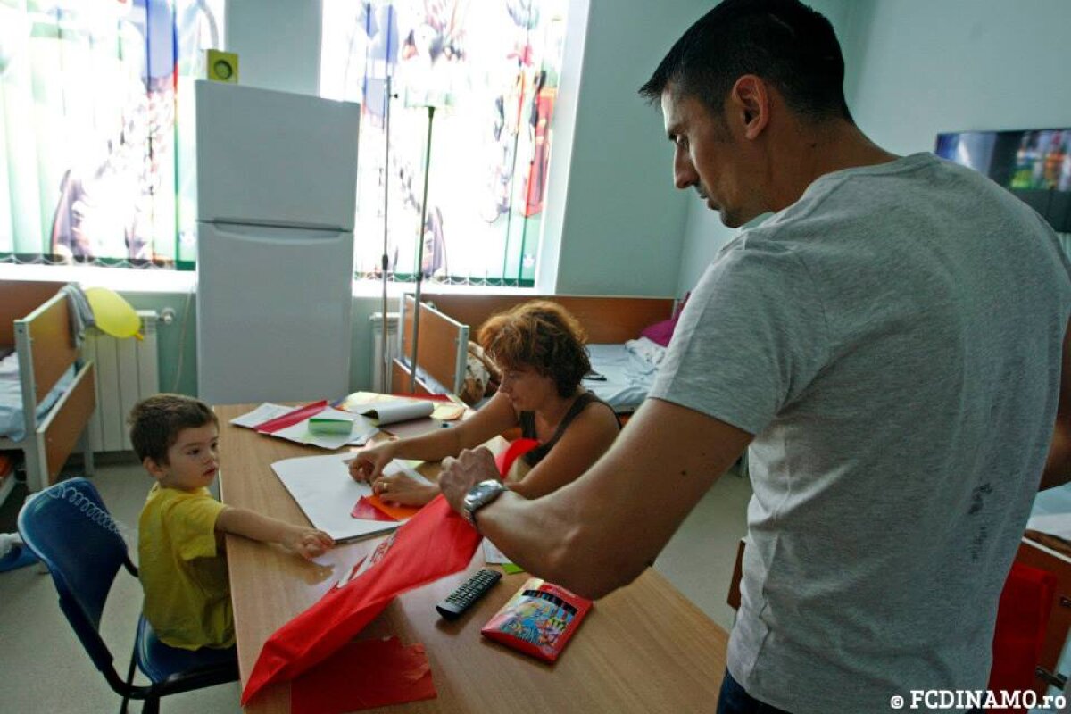 FOTO Dănciulescu a împărţit cadouri copiilor bolnavi de la Institutul Clinic Fundeni