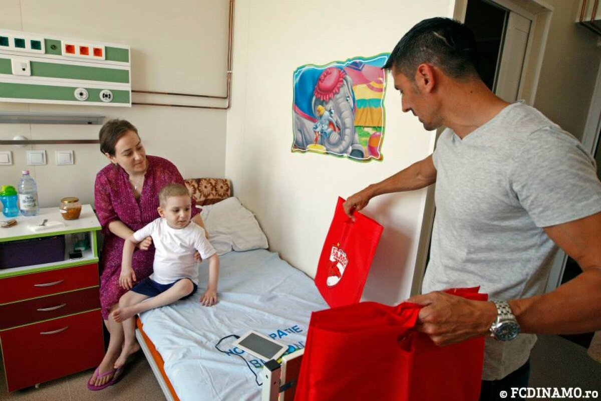 FOTO Dănciulescu a împărţit cadouri copiilor bolnavi de la Institutul Clinic Fundeni