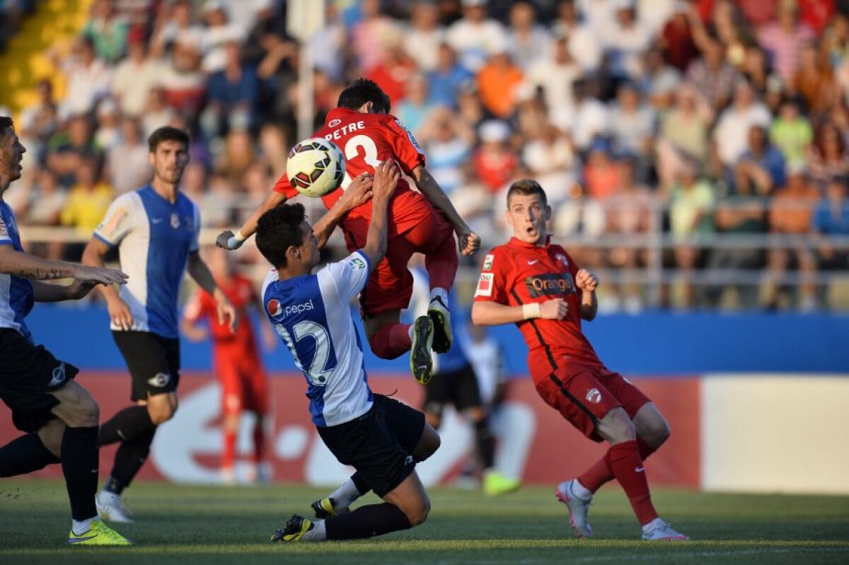 VIDEO+FOTO Ale tinereţii valuri » Viitorul lui Hagi devine expert în egaluri, Patrick o salvează pe Dinamo