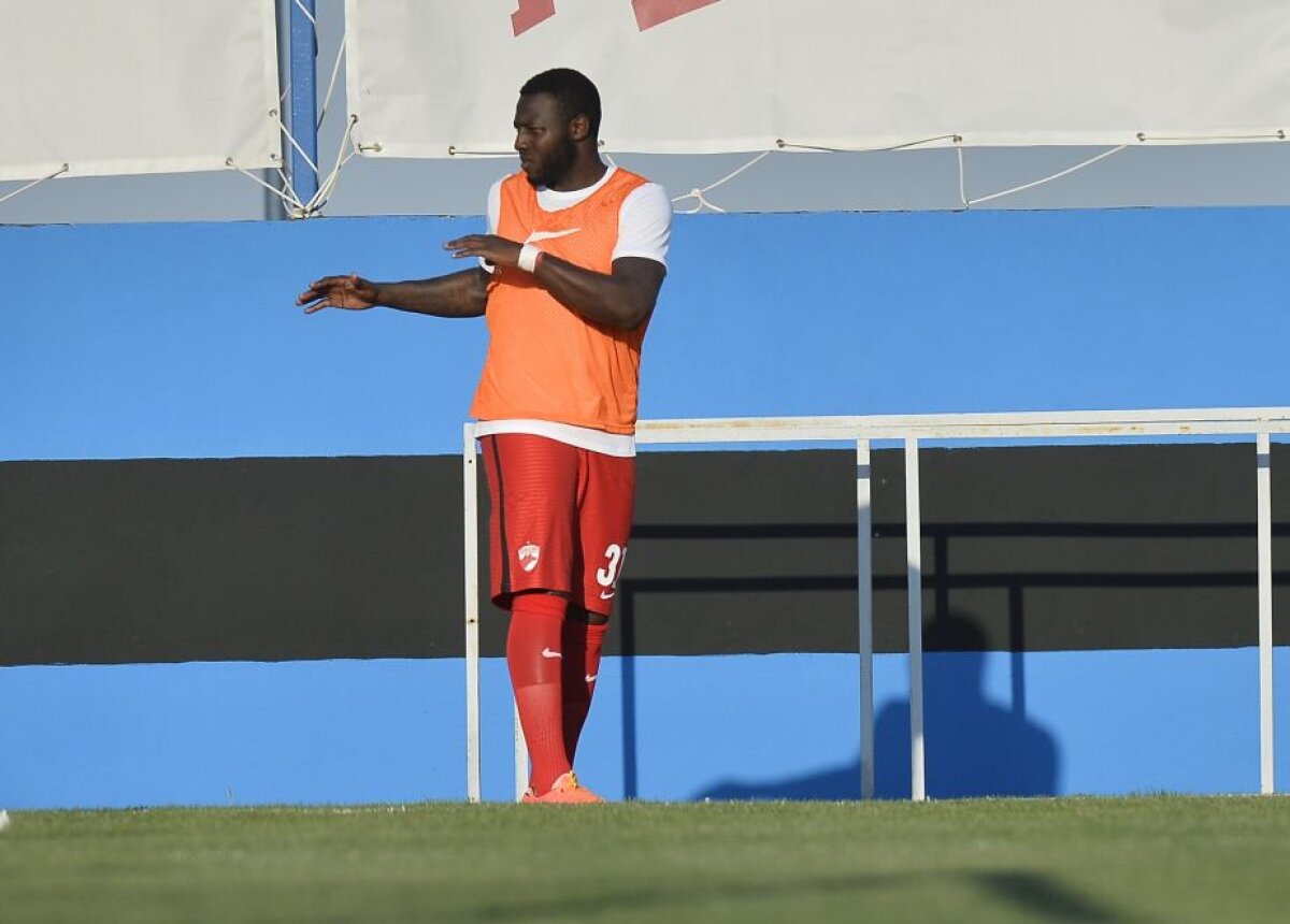 Doi jucători de la Dinamo şi CFR, criticaţi dur de Panduru: "Cu două guri mănîncă"