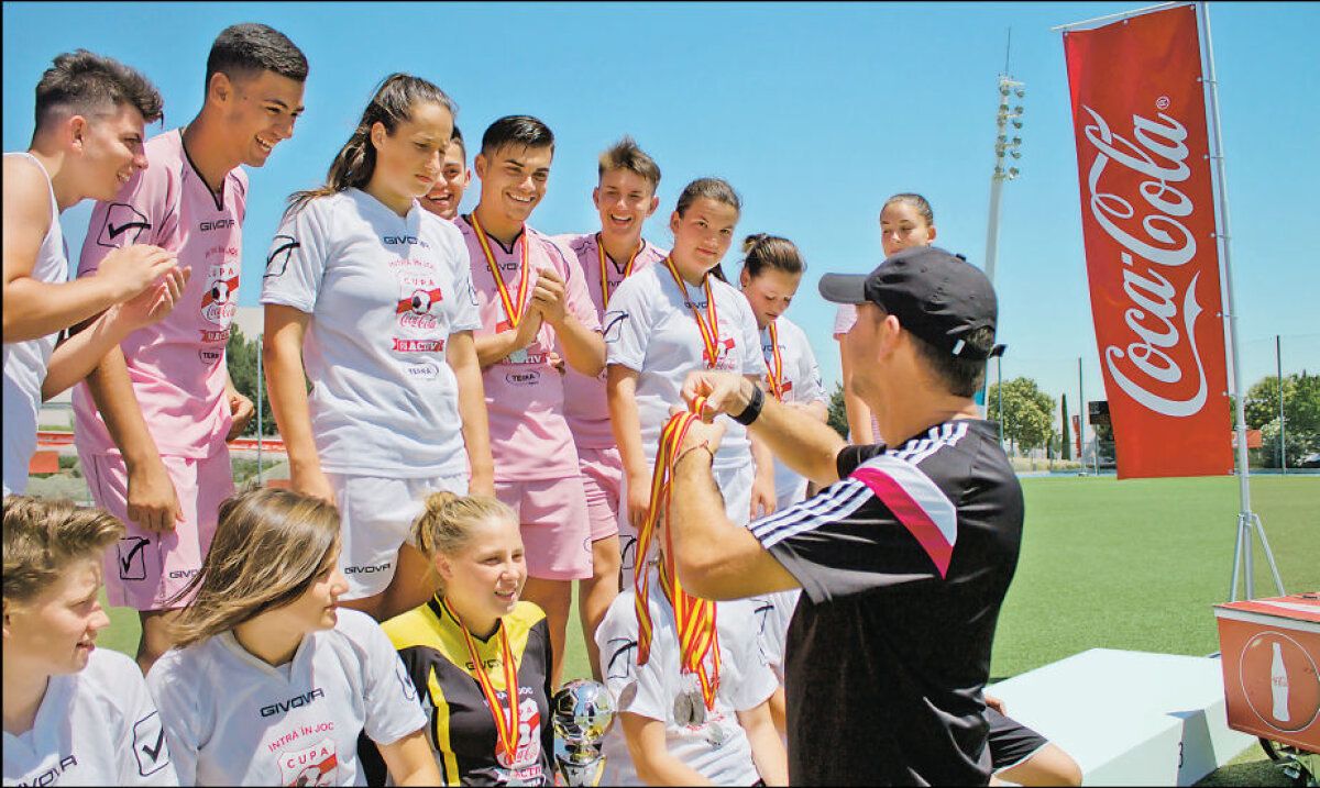 Ei poartă tricoul Real! Cîştigătorii Cupei Coca-Cola ediţia 2015 au luat totul: cîte un fir de iarbă de pe Santiago Bernabeu