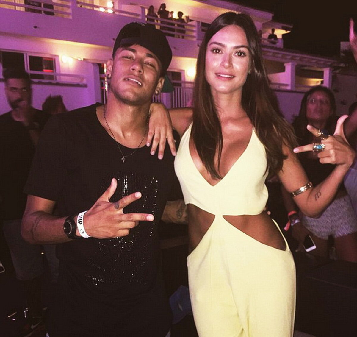 Neymar profită la maxim de ultimele zile de vacanţă! Uite ce bunăciune are cu el