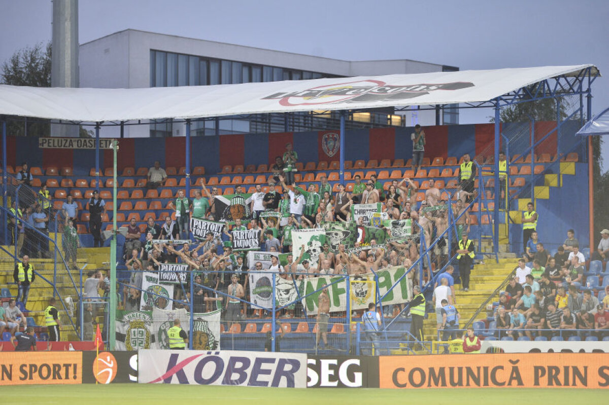 FOTO Fani de teatru » Nu s-a jucat cu casa închisă la ASA - St. Etienne şi din cauza preţului biletelor, între 30 și 100 de lei