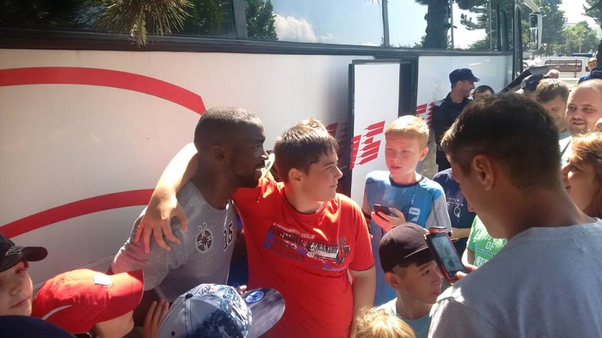 Steaua, mai iubită în deplasare decît în București » Fanii i-au luat cu asalt pe jucătorii campioanei