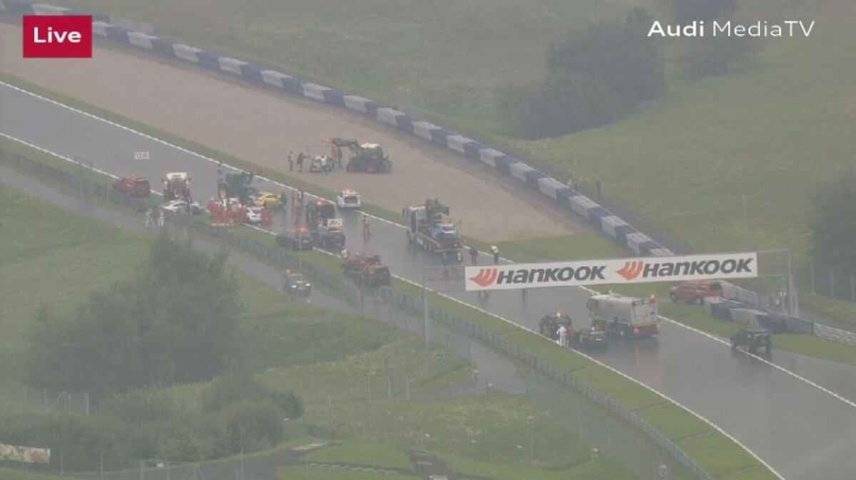 FOTO și VIDEO Accident îngrozitor! Patru mașini implicate » Una a luat foc la o cursă din Audi Sport TT Cup