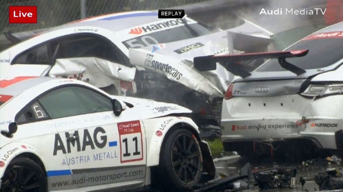 FOTO și VIDEO Accident îngrozitor! Patru mașini implicate » Una a luat foc la o cursă din Audi Sport TT Cup
