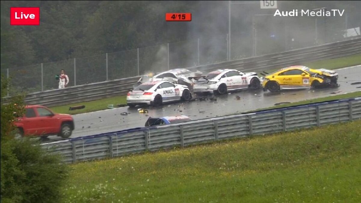 FOTO și VIDEO Accident îngrozitor! Patru mașini implicate » Una a luat foc la o cursă din Audi Sport TT Cup