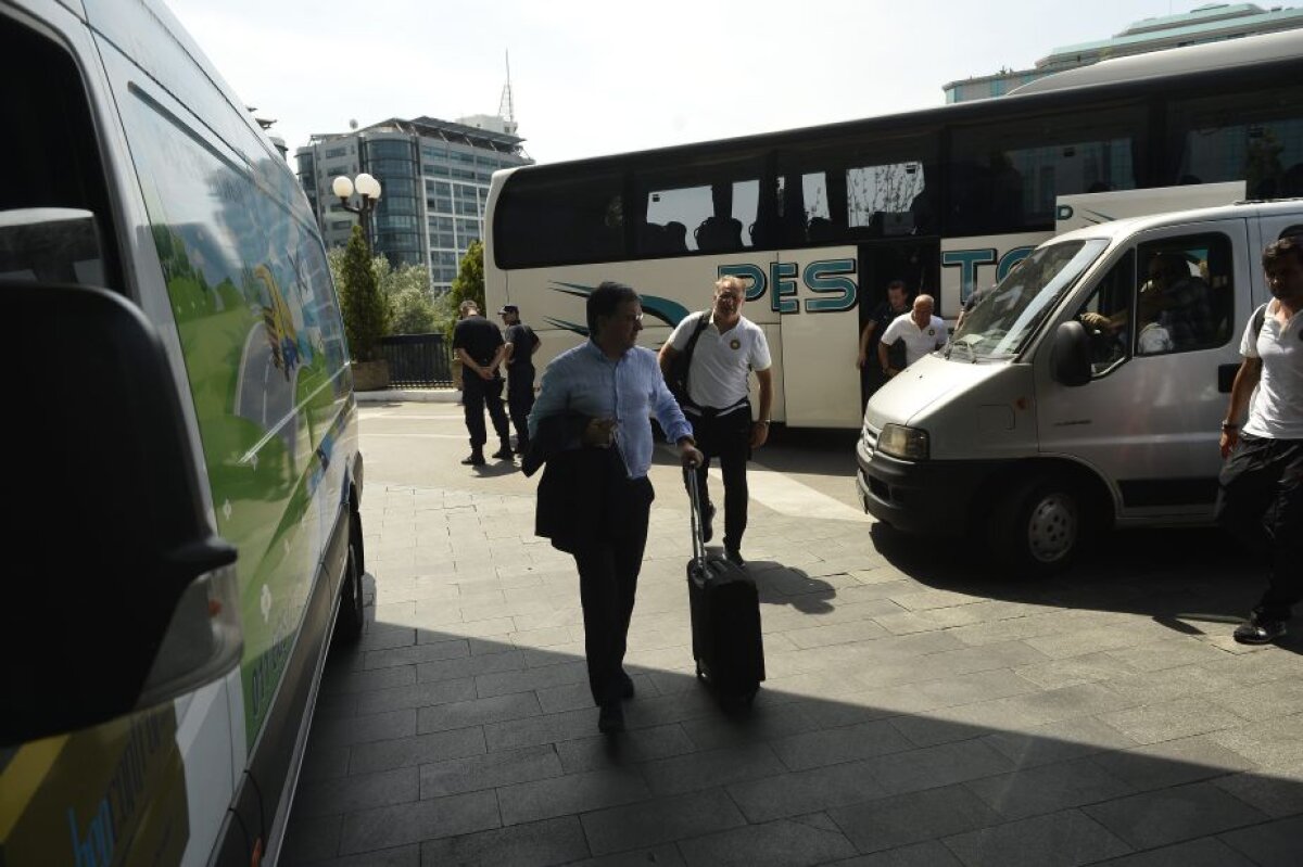 GALERIE FOTO Steaua a ajuns la Belgrad » Primele imagini cu jucătorii lui Rădoi în Serbia