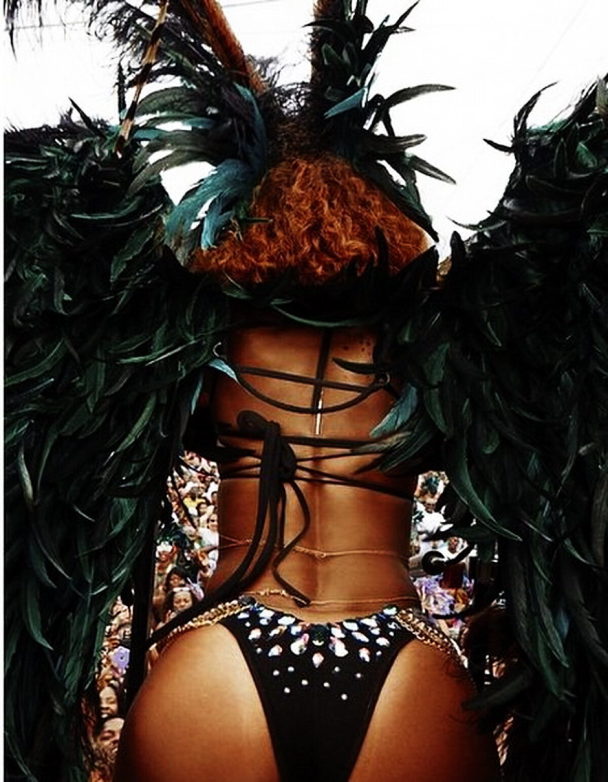 Mai sexy de atît nu este posibil! Uite cum a ieșit Rihanna pe străzile din Barbados