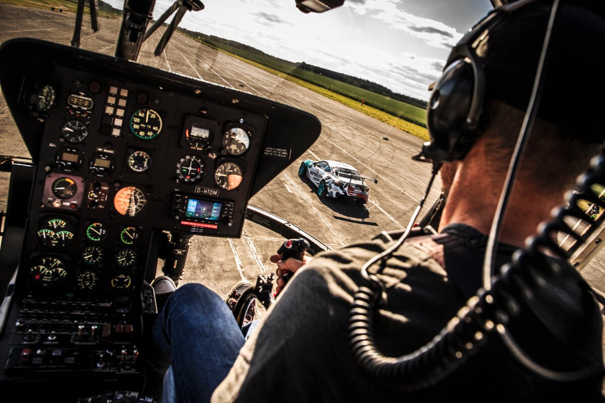 FOTO&VIDEO Imagini senzaţionale » Elicopter vs. maşină: cel mai nou proiect marca Felix Baumgartner