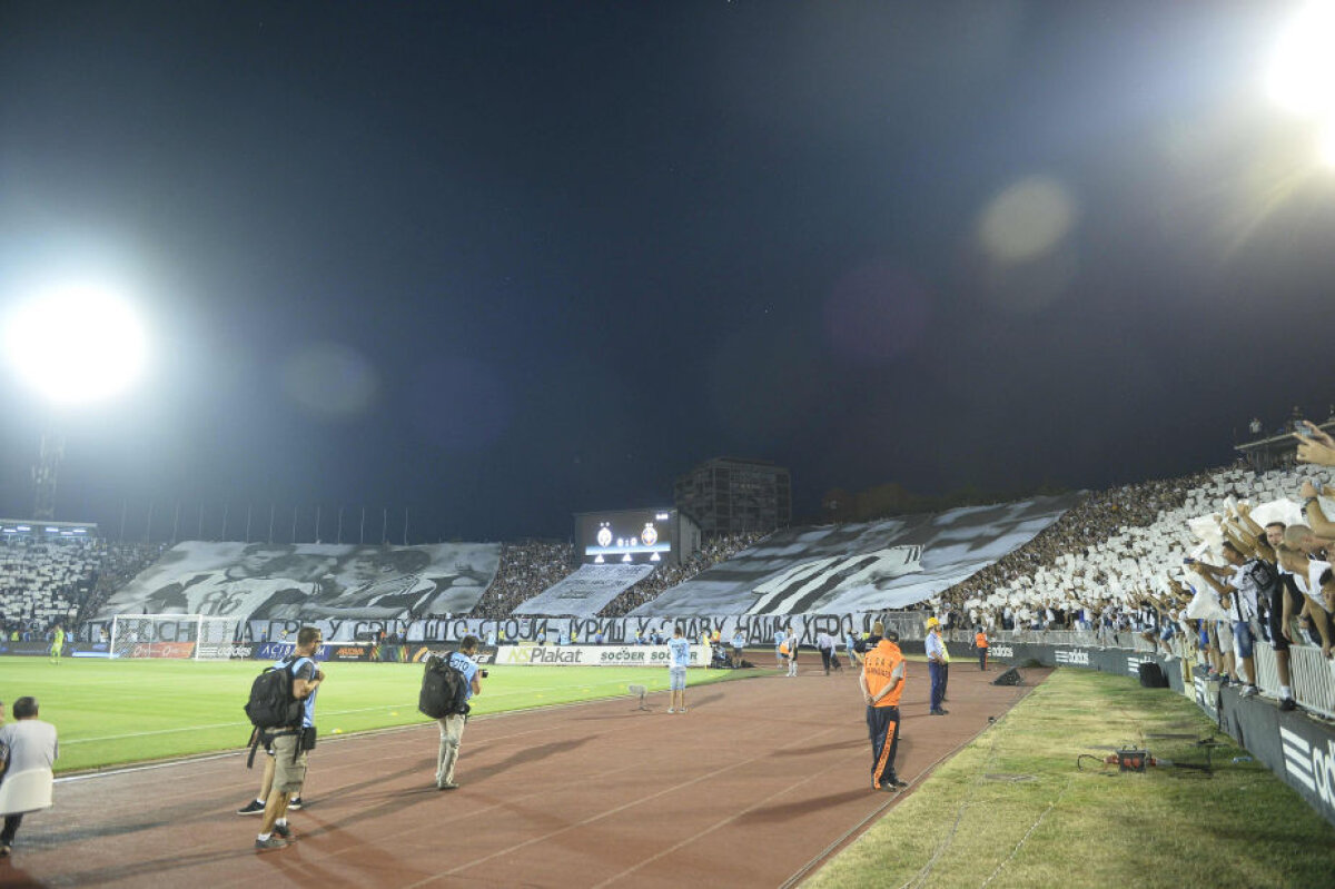 FOTO Culoarea fotbalului în alb şi negru » Românii au fost întîmpinați cu clasicul "Țiganii, țiganii!"