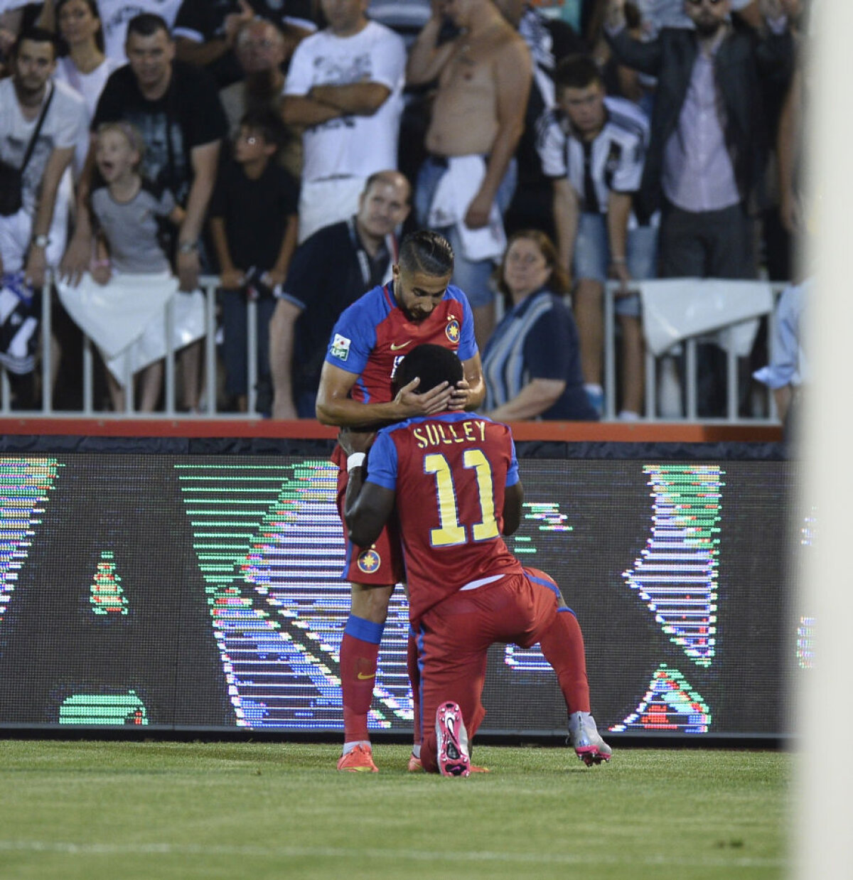 FOTO Papp cel Mic, pa, Ligă! Partizan a rezistat, Steaua n-a reuşit să cucerească reduta sîrbească