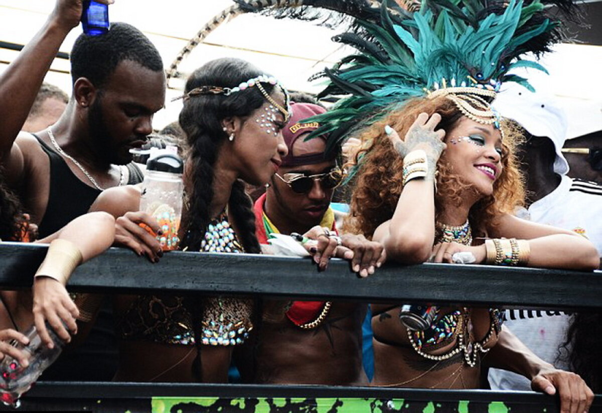 Lewis Hamilton accelerează spre Rihanna! Cei doi au fost suprinși împreună în Barbados