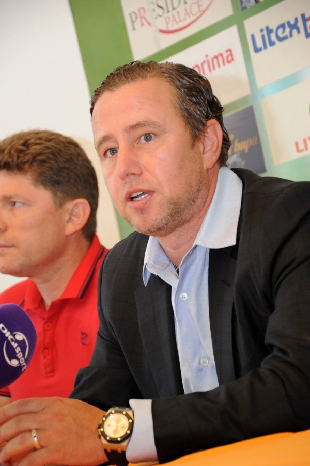 GALERIE FOTO Prețul succesului » Reghe prezentat la Litex. Cum s-a schimbat față de acum 3 ani, cînd sosea în Ghencea