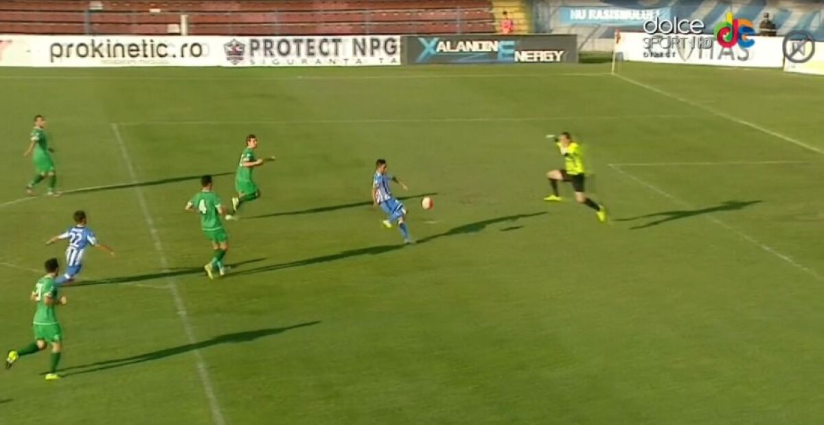 FOTO Faze identice, măsuri diferite » Mincă a luat roşu, Matache nici n-a fost băgat în seamă