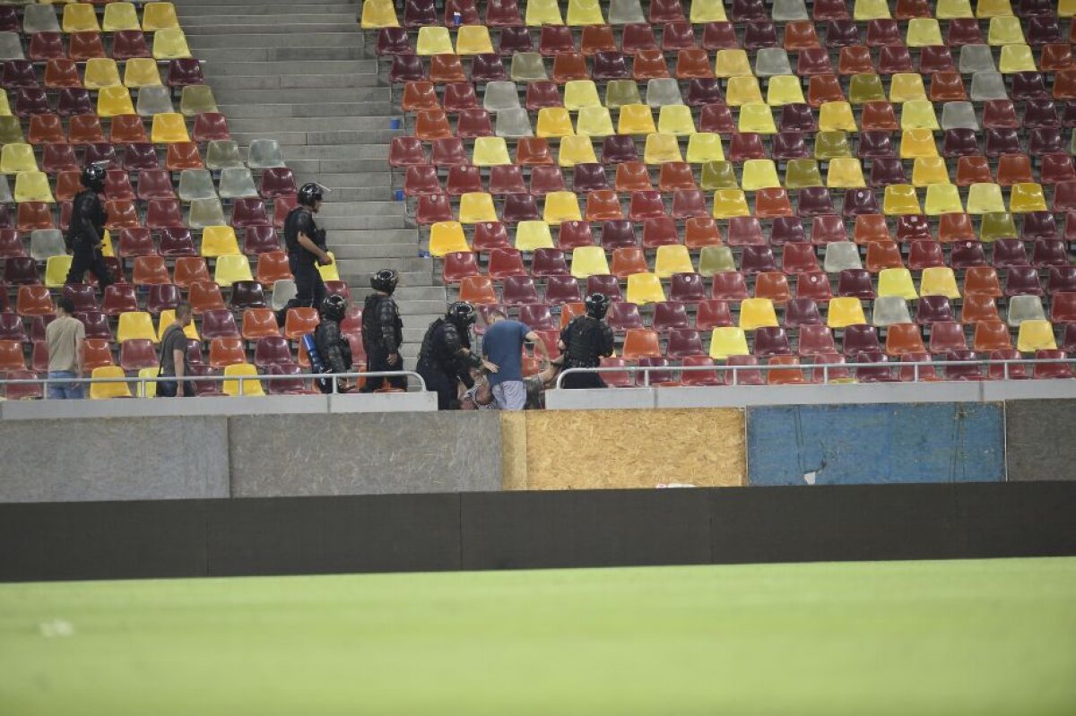 VIDEO+ FOTO Scandal la finalul meciului Steaua - Dinamo » Un fan dinamovist a fost luat pe sus de jandarmi