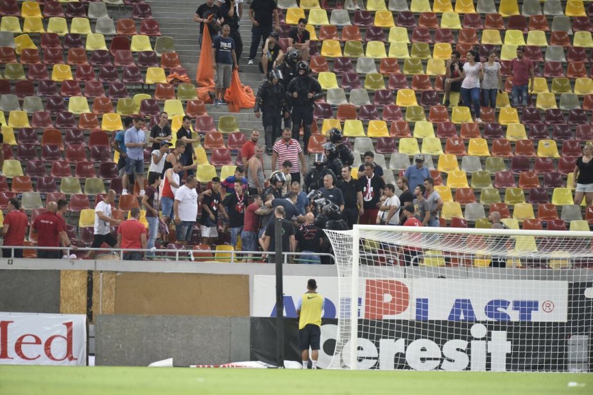 VIDEO+ FOTO Scandal la finalul meciului Steaua - Dinamo » Un fan dinamovist a fost luat pe sus de jandarmi