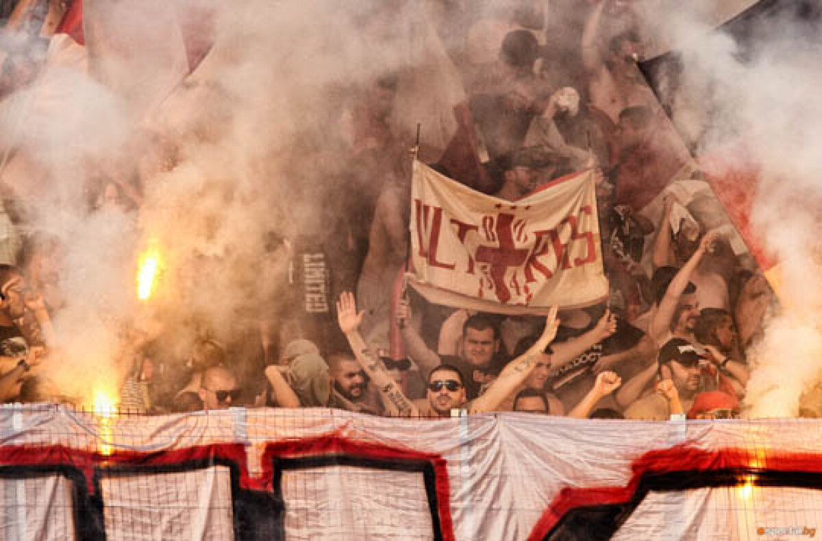 VIDEO+FOTO Suporteri adevărați » Atmosferă incendiară la debutul lui ŢSKA Sofia în liga a III-a