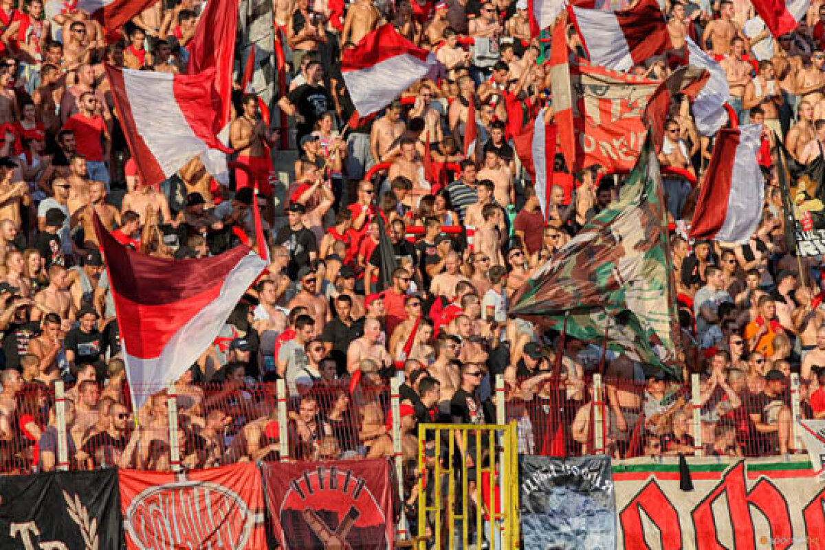 VIDEO+FOTO Suporteri adevărați » Atmosferă incendiară la debutul lui ŢSKA Sofia în liga a III-a