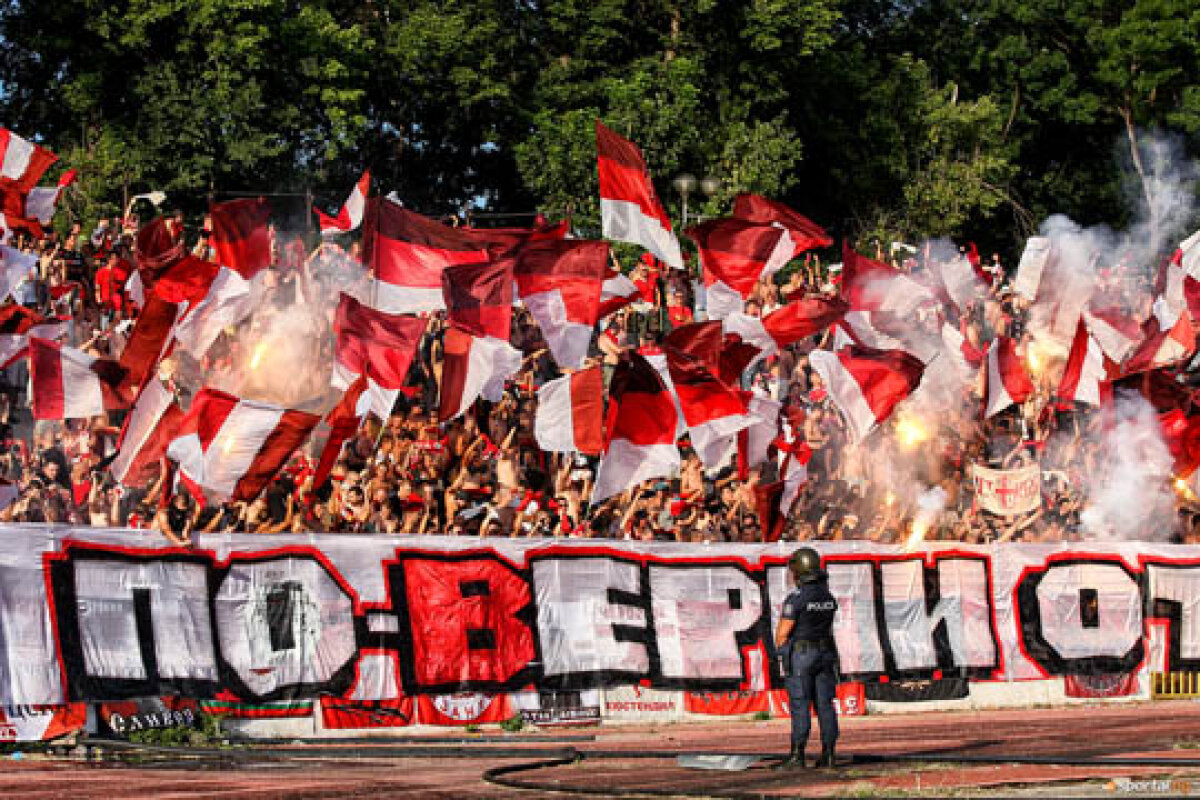 VIDEO+FOTO Suporteri adevărați » Atmosferă incendiară la debutul lui ŢSKA Sofia în liga a III-a