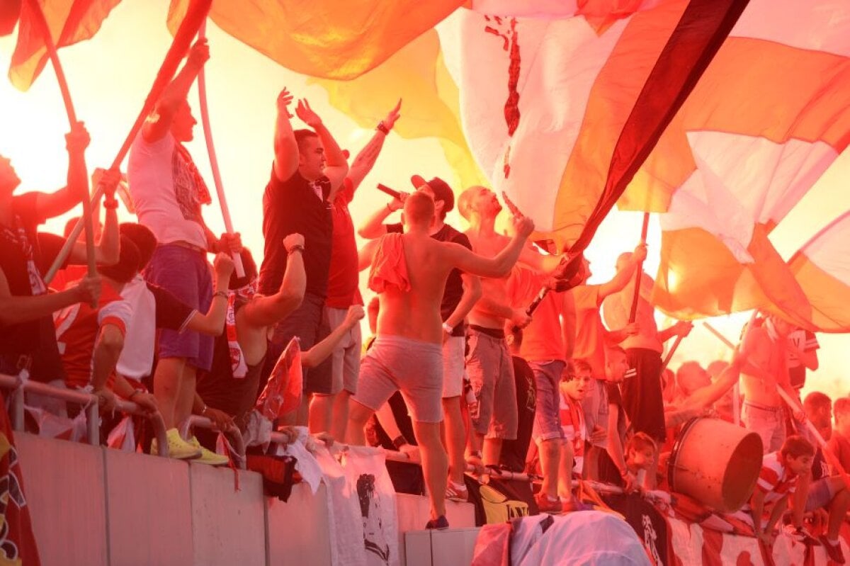 GALERIE FOTO Fanii lui Dinamo au făcut spectacol la meciul cu Steaua » Imagini de senzaţie de la Derby de România