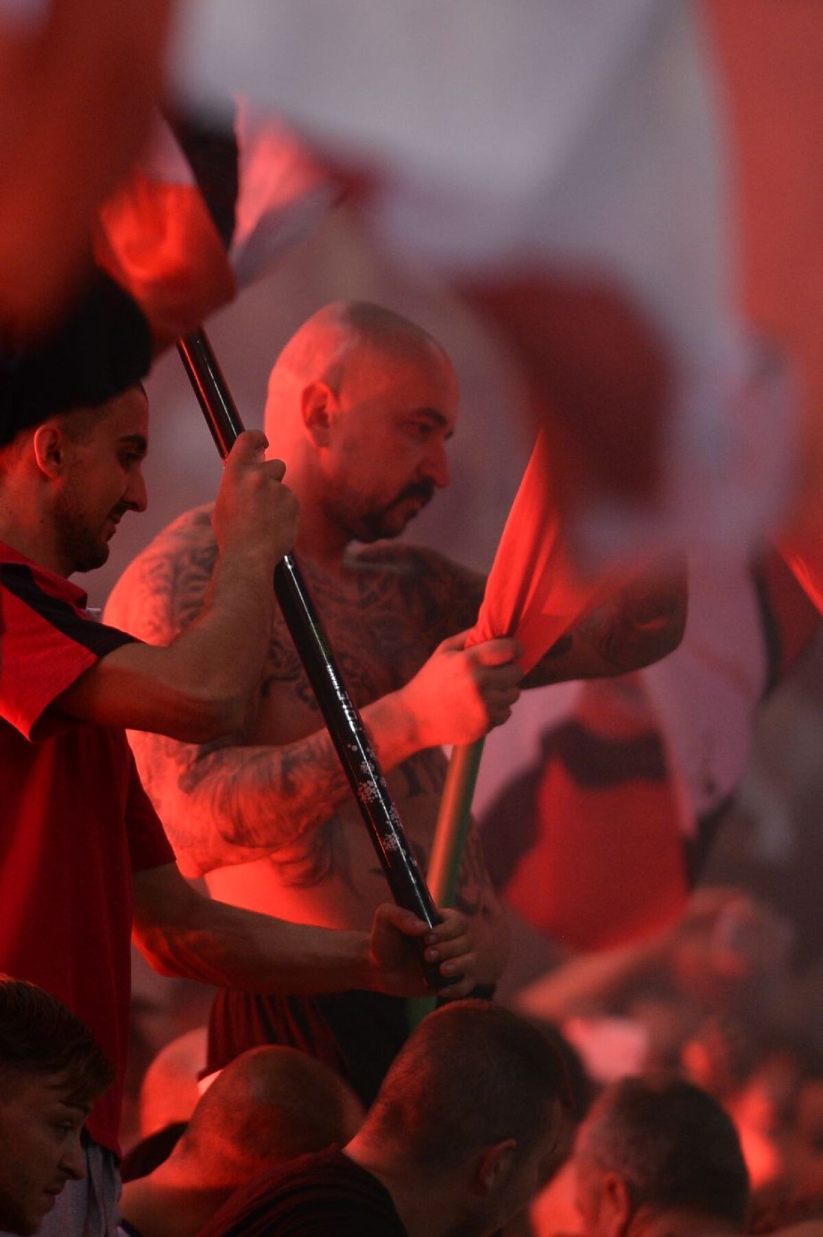 GALERIE FOTO Fanii lui Dinamo au făcut spectacol la meciul cu Steaua » Imagini de senzaţie de la Derby de România