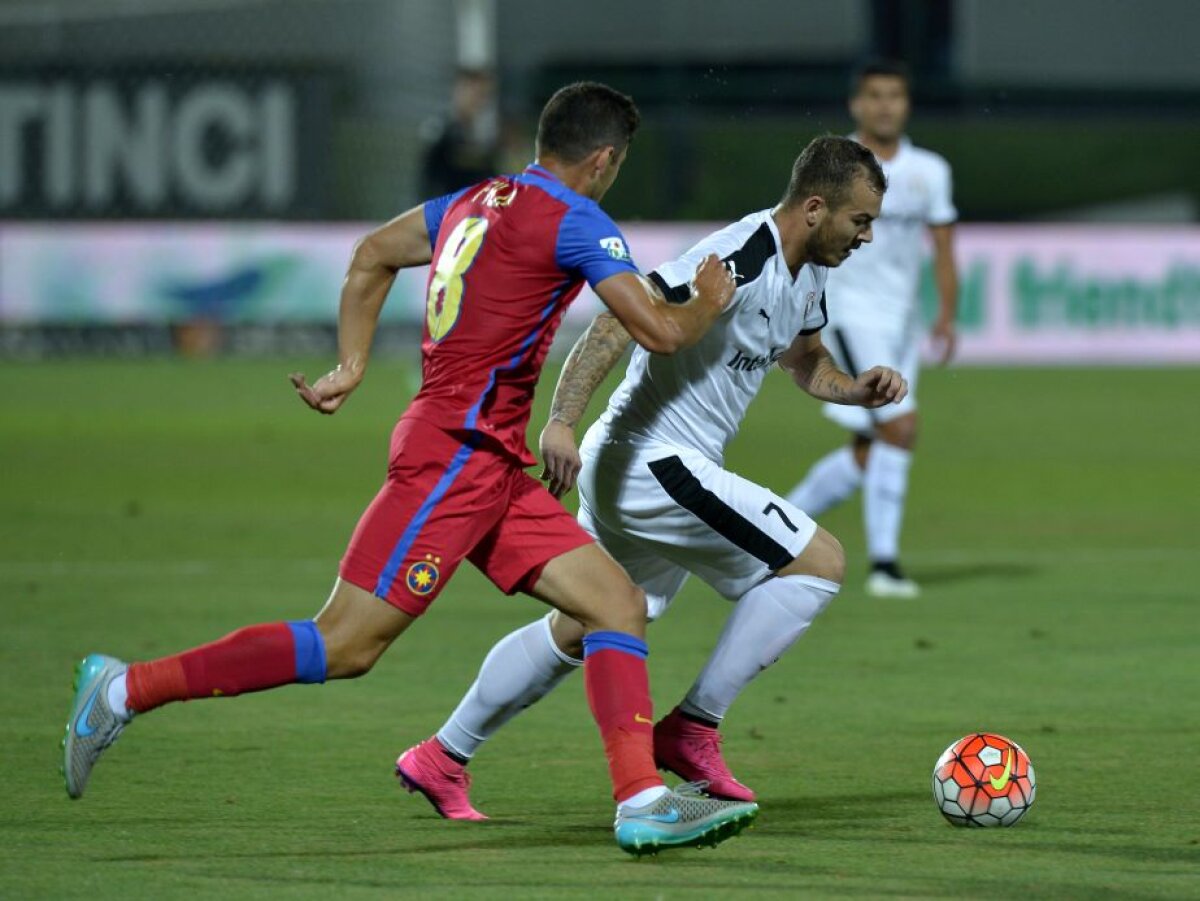 VIDEO+FOTO » Astra - Steaua 2-0 » Roş-albaştrii învinşi de jucătorii pe care i-a dorit în această vară: Alibec şi Budescu! 