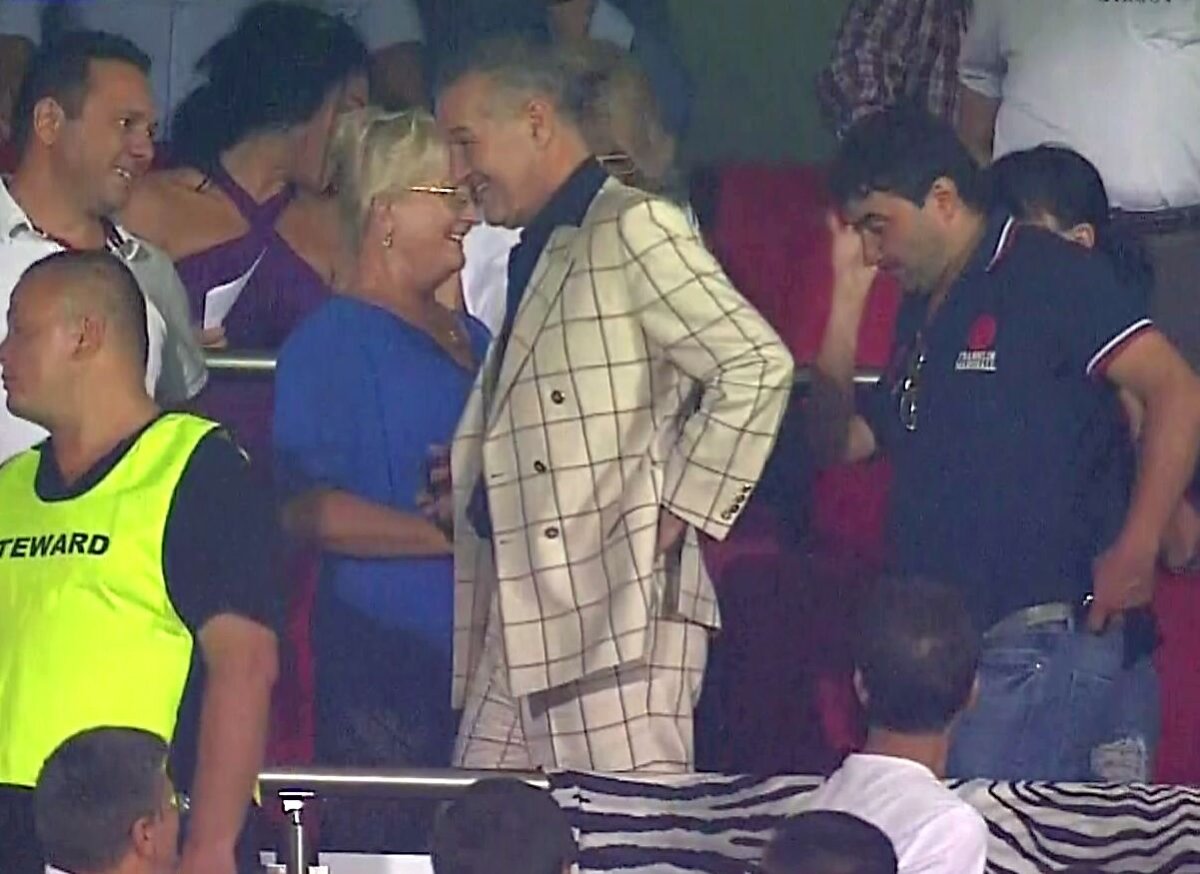 FOTO N-a rezistat! Becali a părăsit stadionul înainte de finalul meciului Steaua - Astra. Momentul care i-a pus capac