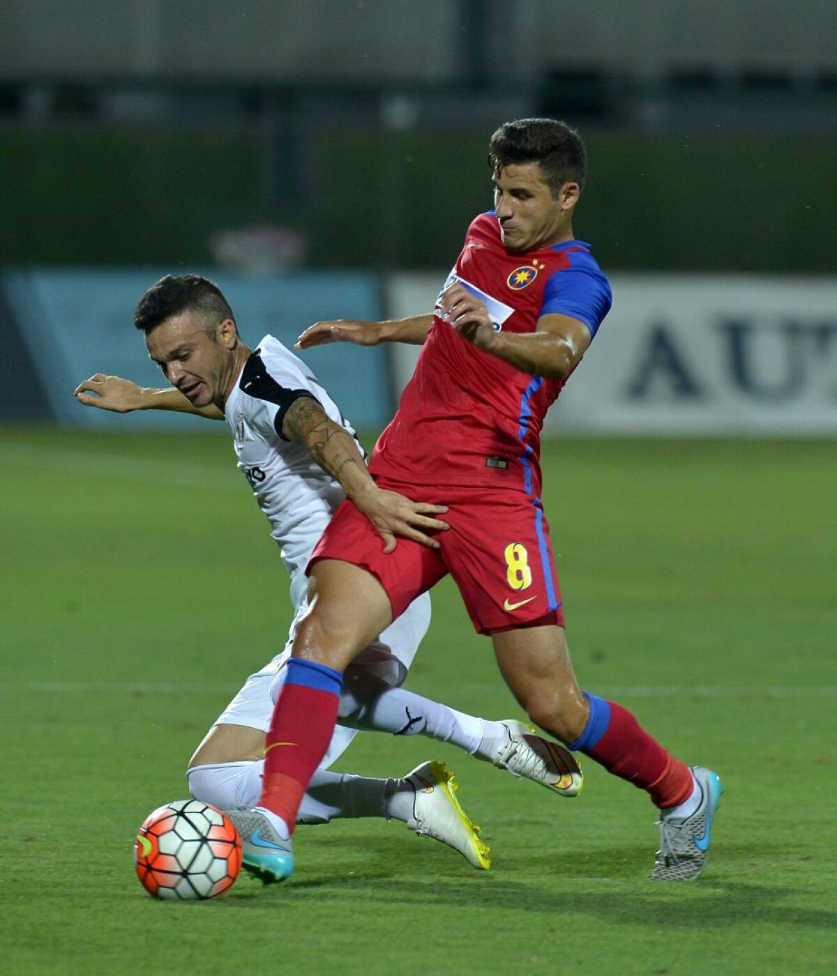 VIDEO+FOTO » Astra - Steaua 2-0 » Roş-albaştrii învinşi de jucătorii pe care i-a dorit în această vară: Alibec şi Budescu! 