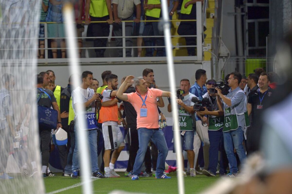 GALERIE FOTO Bucurie extremă pentru Șumudică la finalul meciului cu Steaua » Cum le-a răspuns suporterilor campioanei