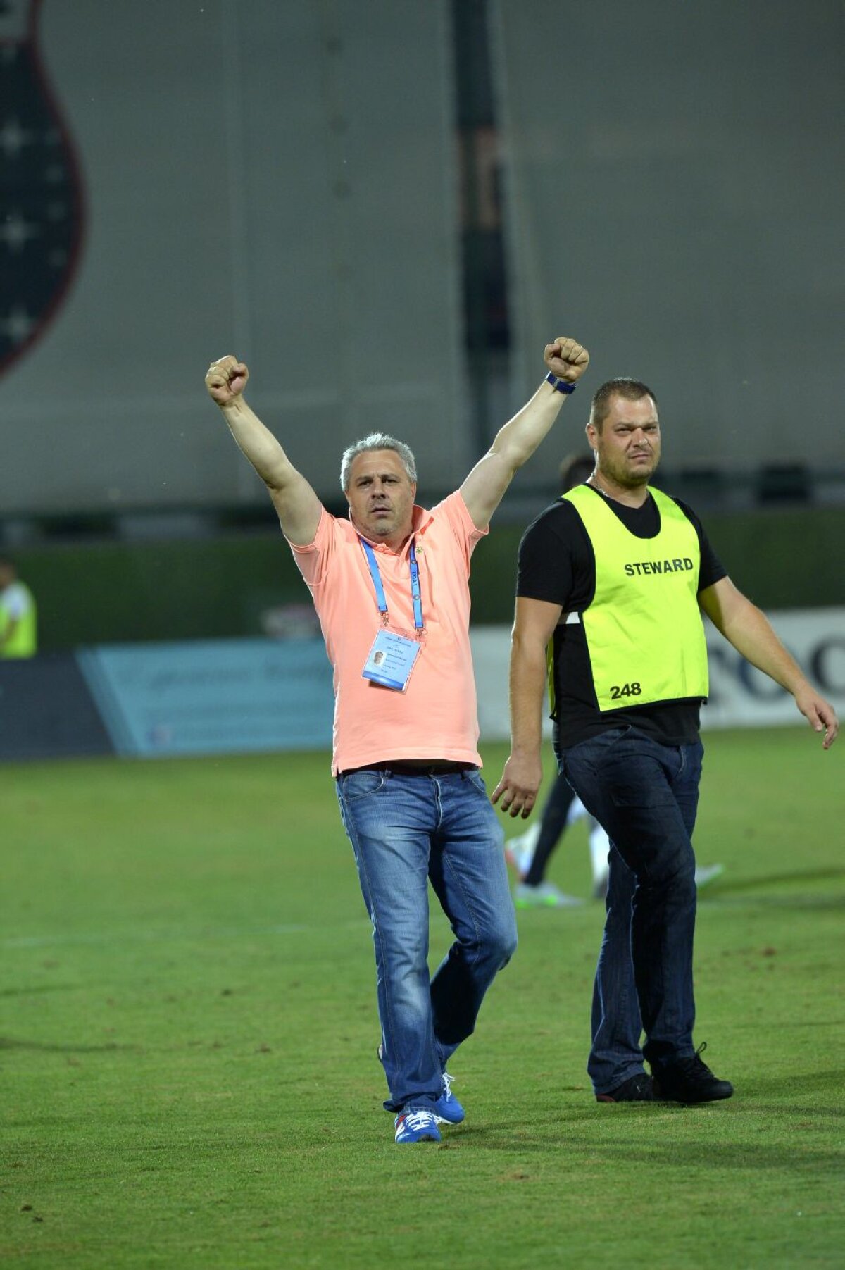 GALERIE FOTO Bucurie extremă pentru Șumudică la finalul meciului cu Steaua » Cum le-a răspuns suporterilor campioanei