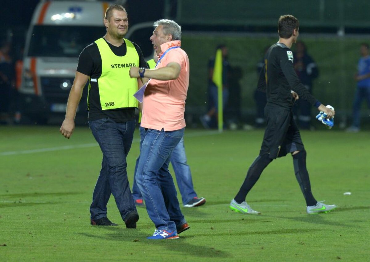 GALERIE FOTO Bucurie extremă pentru Șumudică la finalul meciului cu Steaua » Cum le-a răspuns suporterilor campioanei