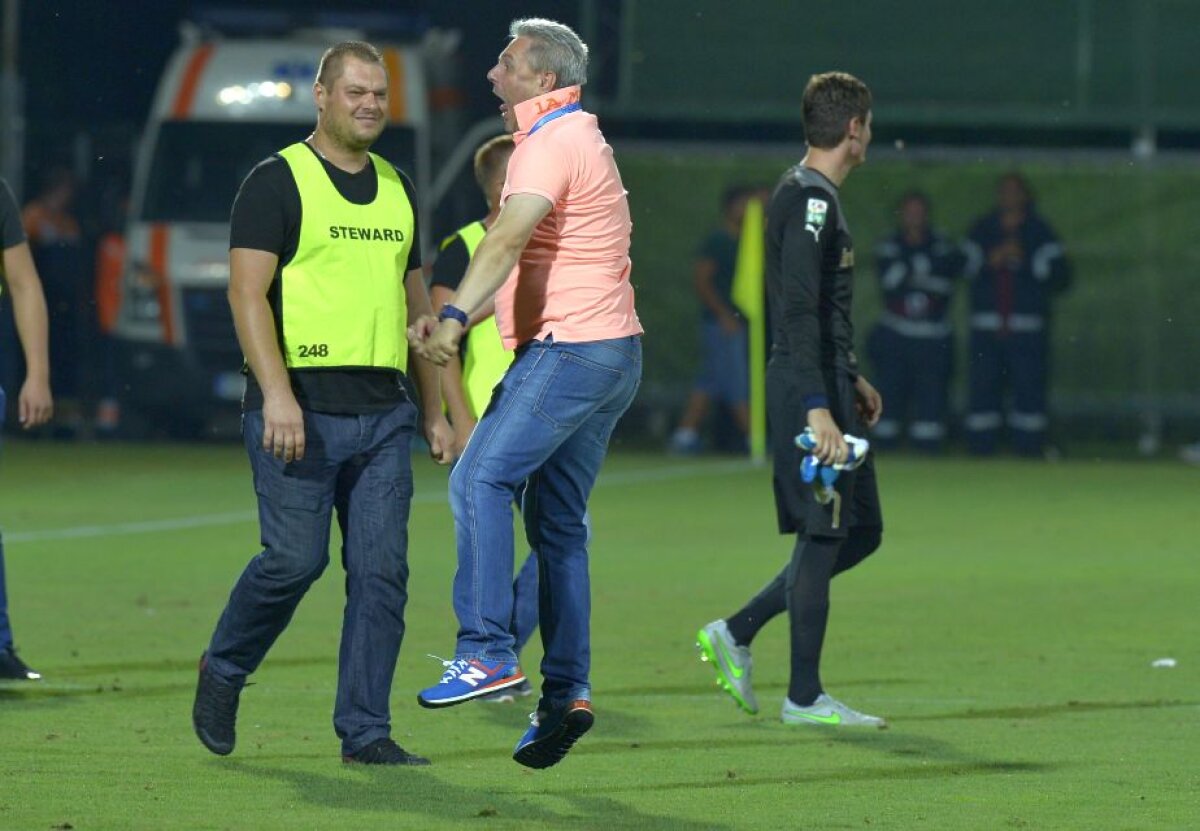 GALERIE FOTO Bucurie extremă pentru Șumudică la finalul meciului cu Steaua » Cum le-a răspuns suporterilor campioanei