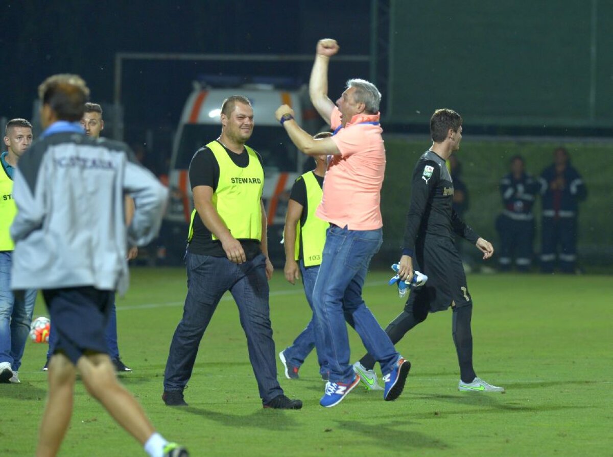 GALERIE FOTO Bucurie extremă pentru Șumudică la finalul meciului cu Steaua » Cum le-a răspuns suporterilor campioanei