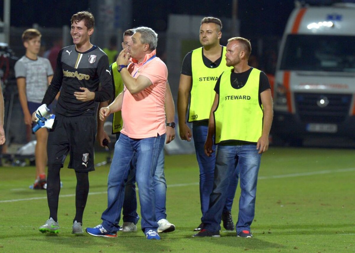 GALERIE FOTO Bucurie extremă pentru Șumudică la finalul meciului cu Steaua » Cum le-a răspuns suporterilor campioanei