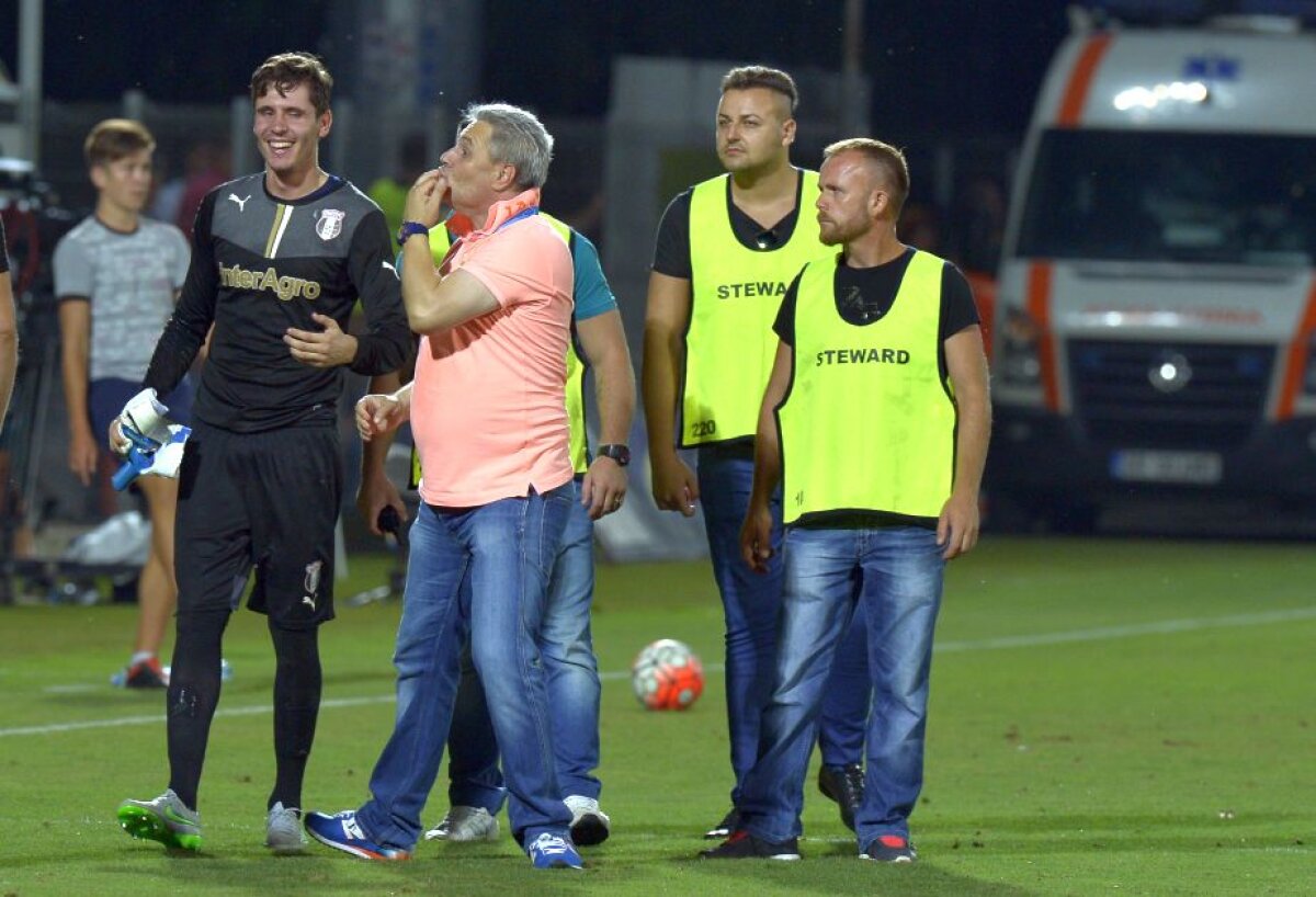 GALERIE FOTO Bucurie extremă pentru Șumudică la finalul meciului cu Steaua » Cum le-a răspuns suporterilor campioanei