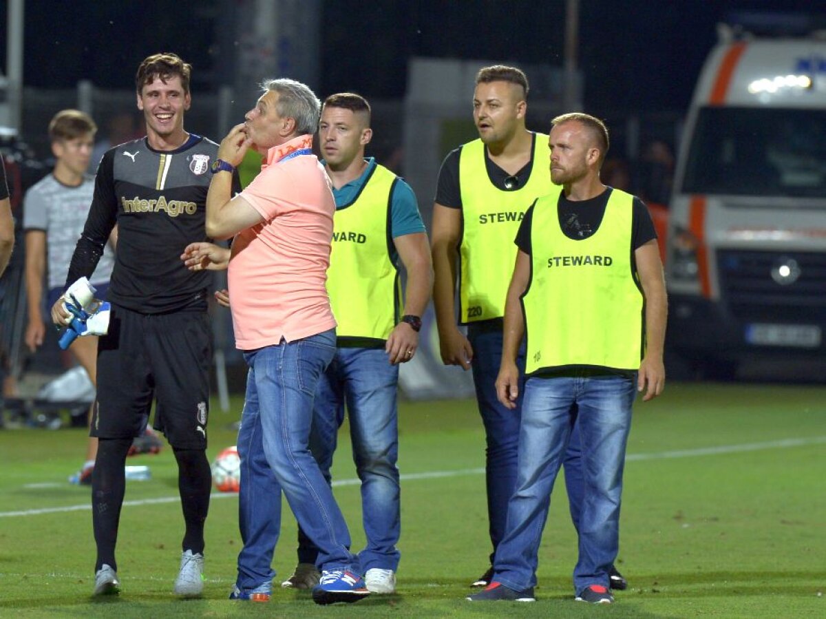 GALERIE FOTO Bucurie extremă pentru Șumudică la finalul meciului cu Steaua » Cum le-a răspuns suporterilor campioanei