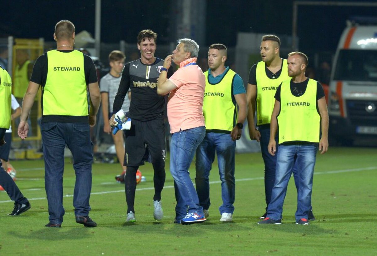 GALERIE FOTO Bucurie extremă pentru Șumudică la finalul meciului cu Steaua » Cum le-a răspuns suporterilor campioanei