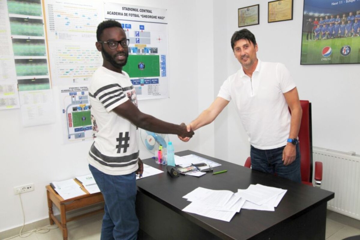 FOTO+VIDEO Transfer cu nume » Hagi l-a adus la Viitorul pe nepotul unui fotbalist legendar