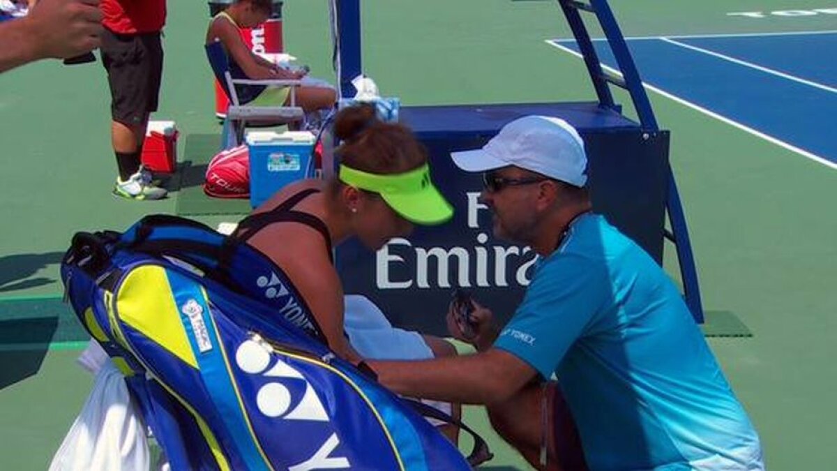 FOTO şi VIDEO Simona Halep a abandonat în finala de la Toronto! Românca a încercat o revenire spectaculoasă, dar problemele de sănătate n-au lăsat-o