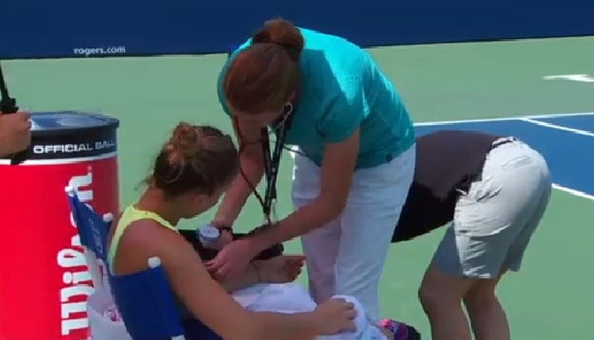 FOTO şi VIDEO Simona Halep a abandonat în finala de la Toronto! Românca a încercat o revenire spectaculoasă, dar problemele de sănătate n-au lăsat-o