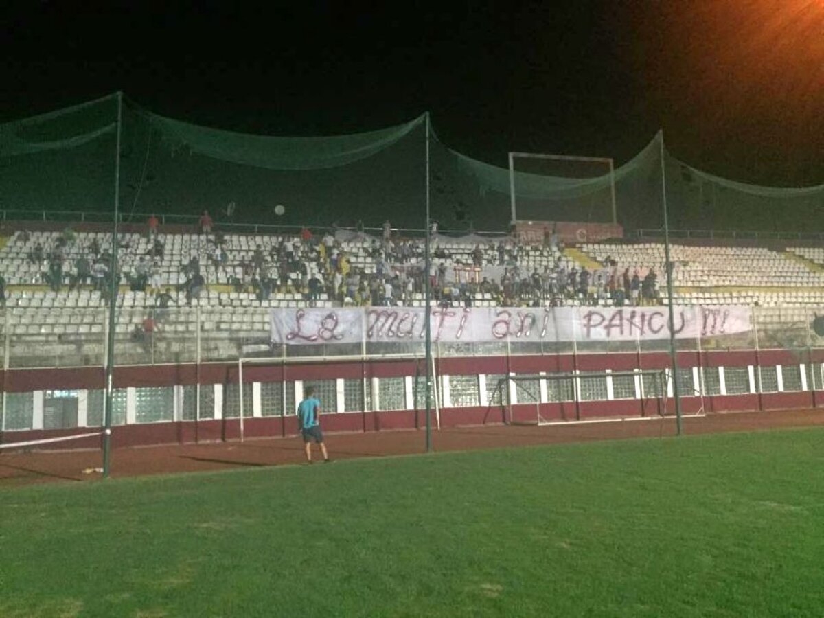 VIDEO+FOTO Surpriză emoţionantă pentru Pancu, pusă în scenă la miezul nopţii de 200 de fani » Idolul Giuleştiului a izbucnit în lacrimi