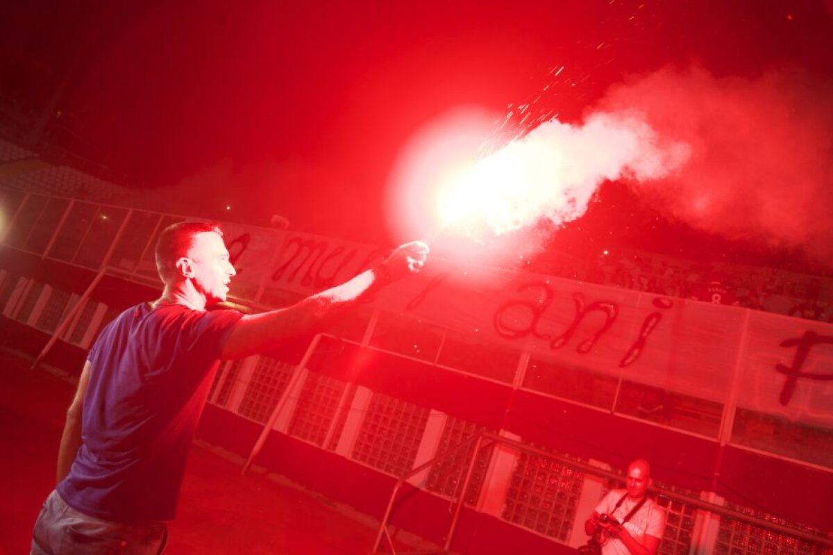 VIDEO+FOTO Surpriză emoţionantă pentru Pancu, pusă în scenă la miezul nopţii de 200 de fani » Idolul Giuleştiului a izbucnit în lacrimi