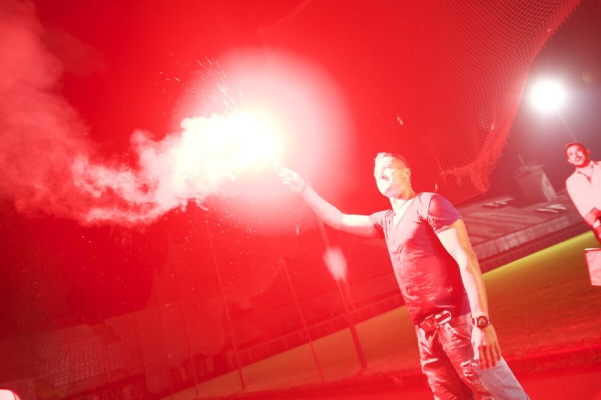 VIDEO+FOTO Surpriză emoţionantă pentru Pancu, pusă în scenă la miezul nopţii de 200 de fani » Idolul Giuleştiului a izbucnit în lacrimi